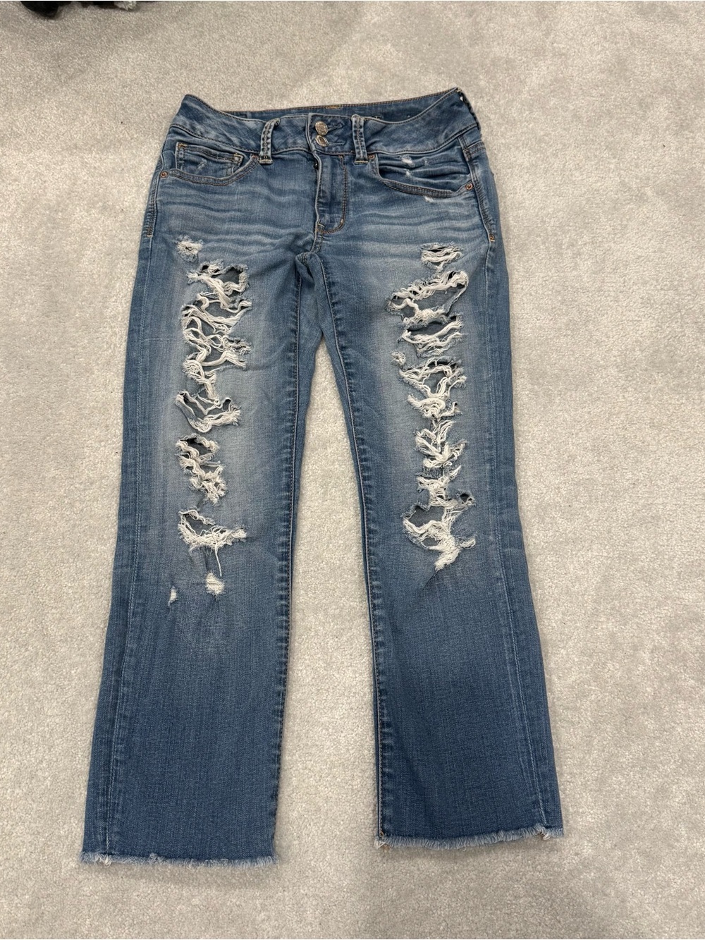 Women’s Distressed Cropped Blue Jeans - Mid Wash